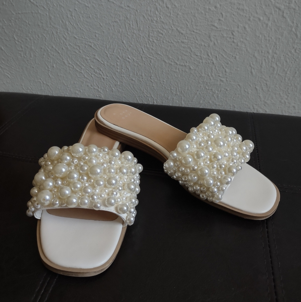 ***SOLD***New Day Women's Nylah Slide Pearl Embellished Sandals Size 7 - Picture 5 of 14